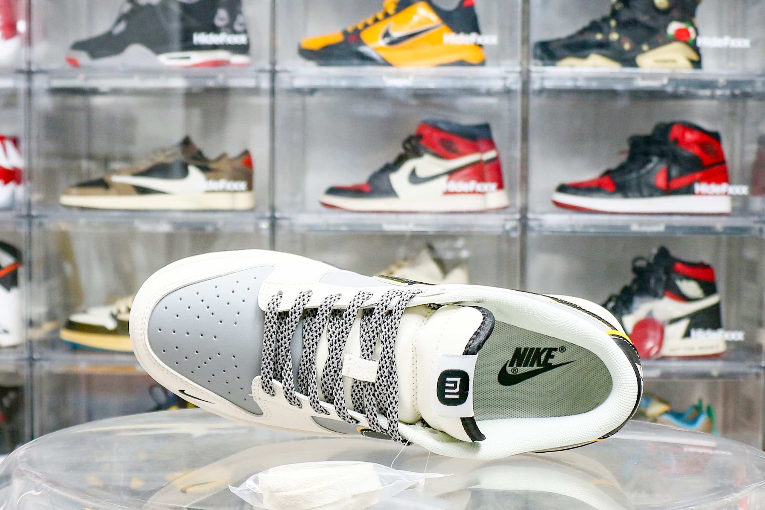 Nike SB Dunk Low x Xiaomi Su7