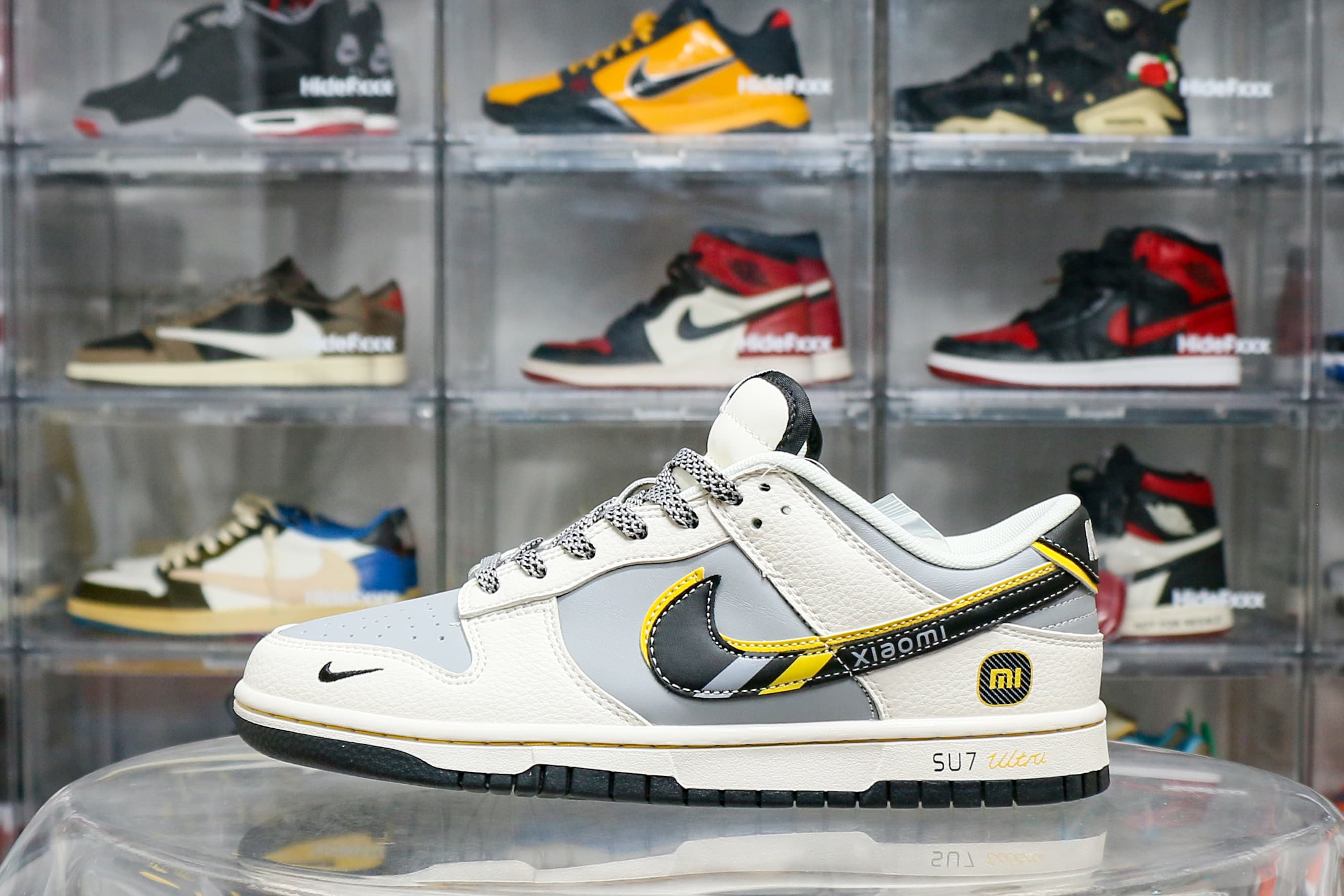 Nike SB Dunk Low x Xiaomi Su7