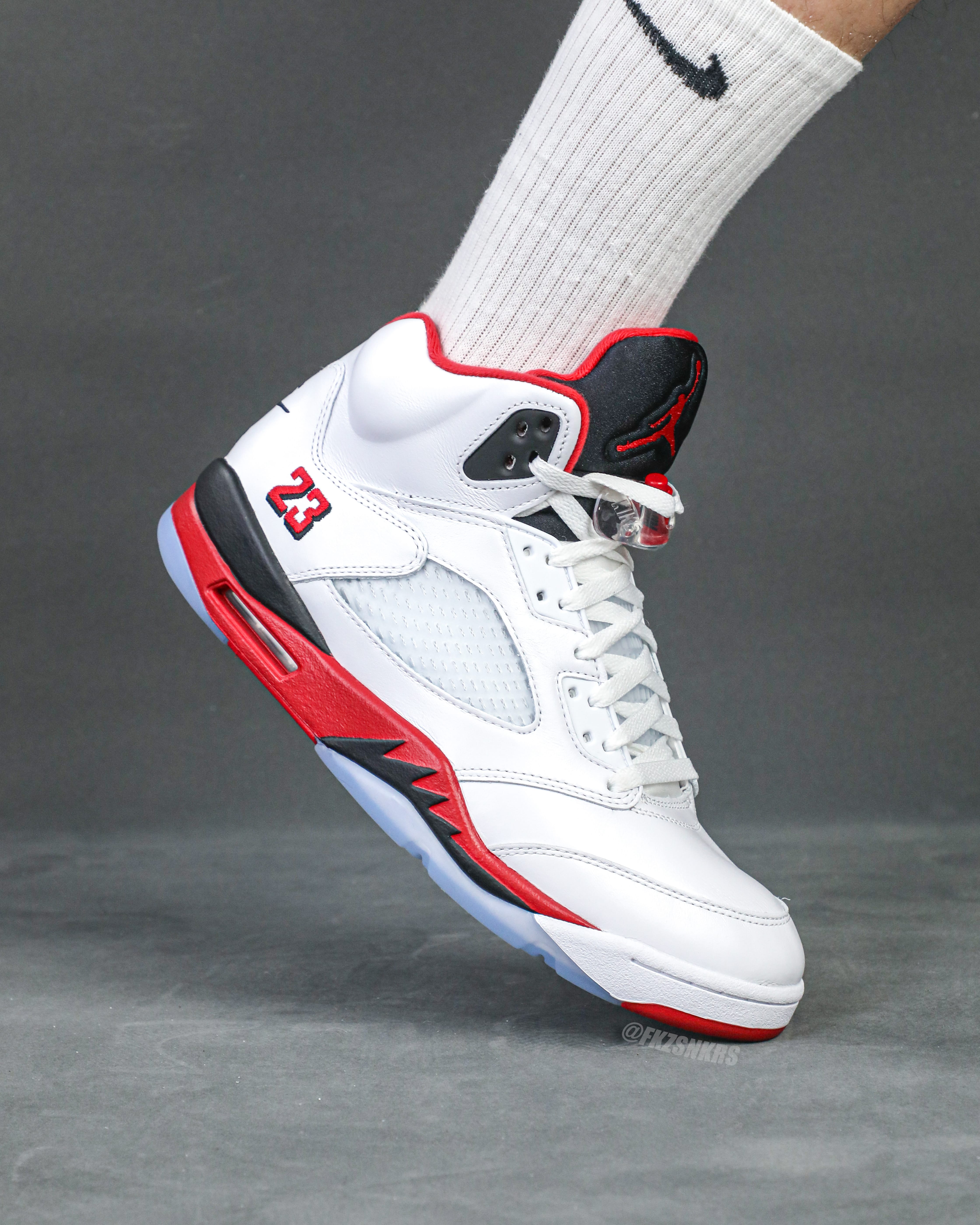 Air Jordan 5 Fire Red Black Tongue 2025 (Ln5 A1)