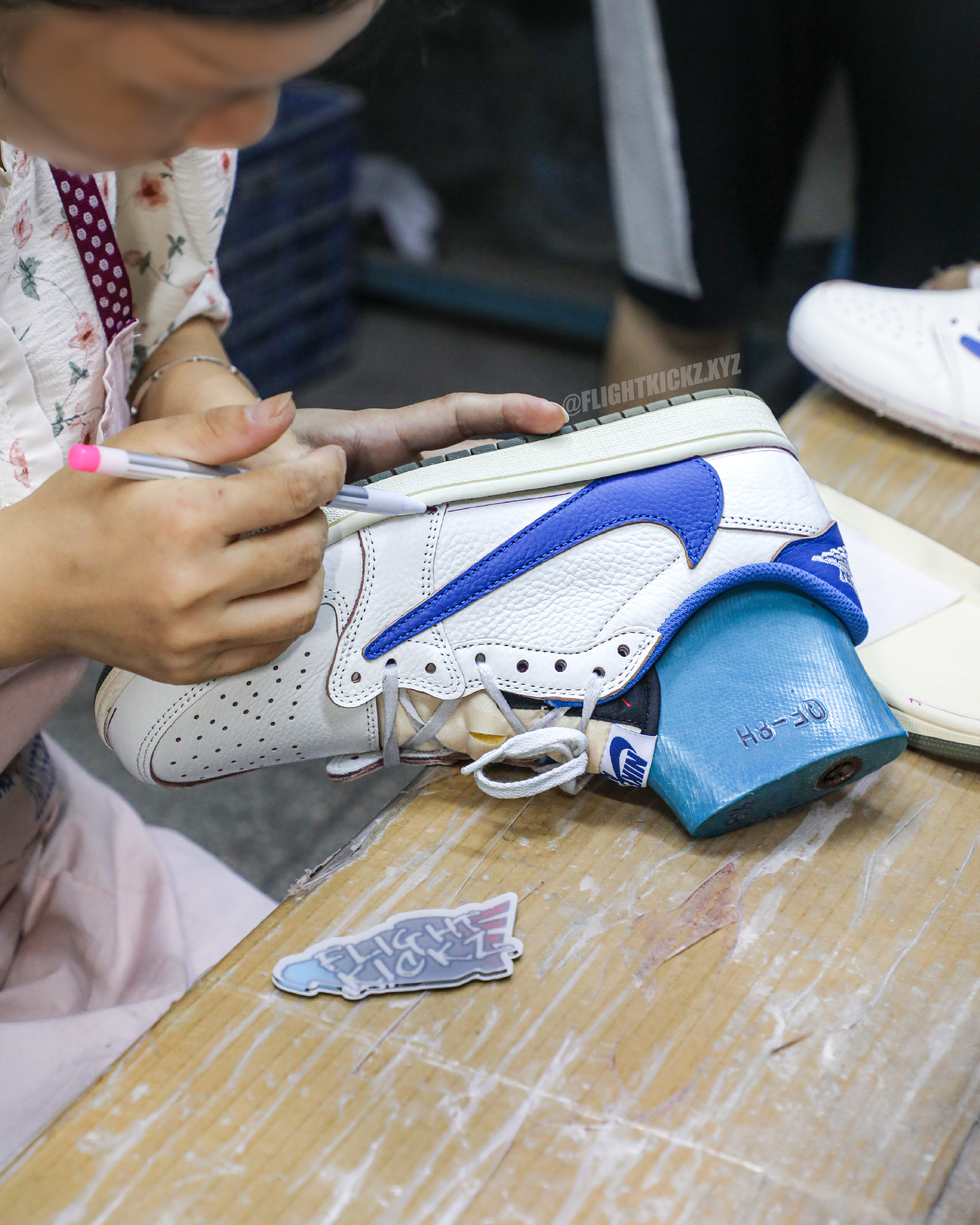 Travis Scott x Fragment x Air Jordan 1 Low OG (Ln5 A1)