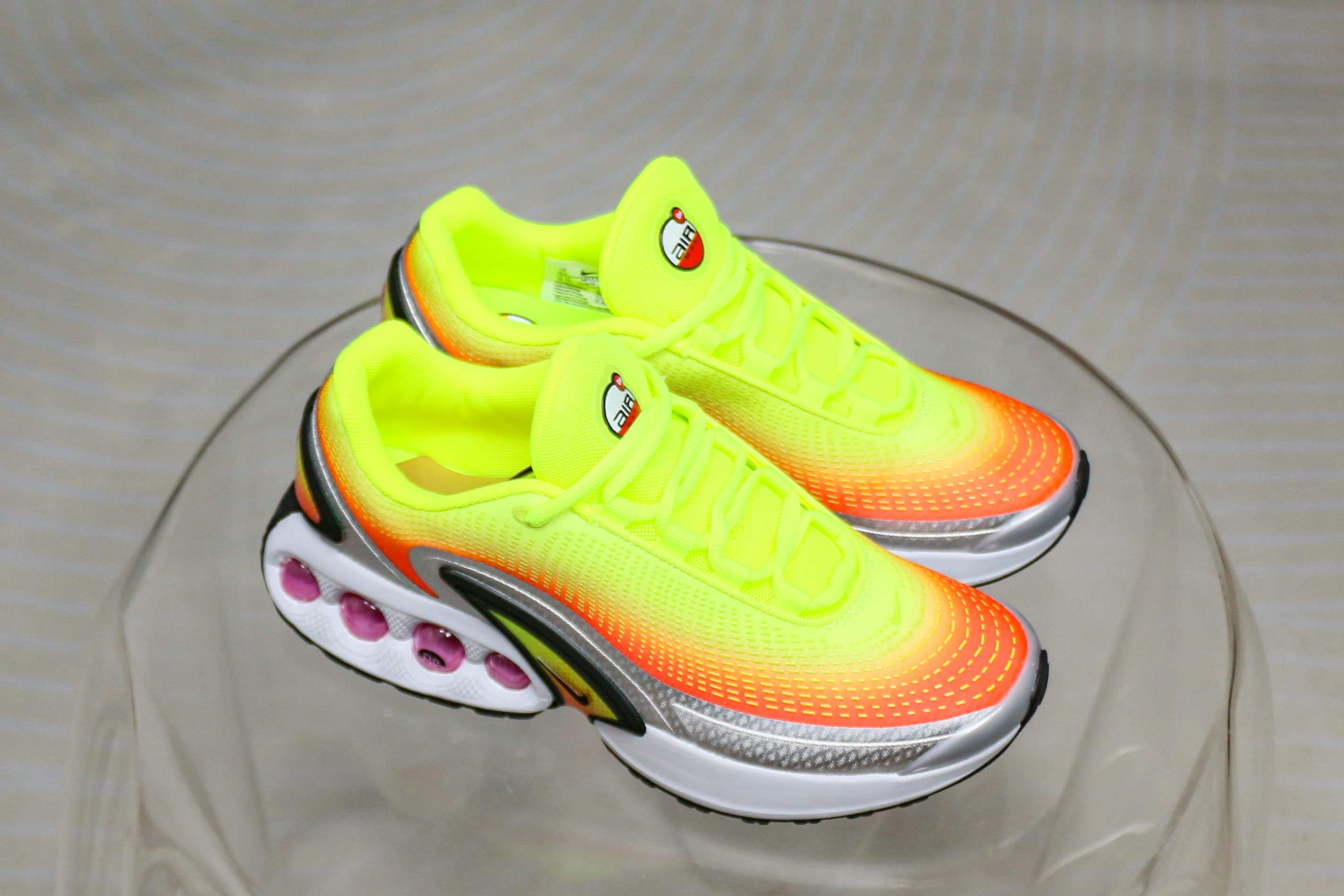 Air Max DN SE Cyber Bright Crimson